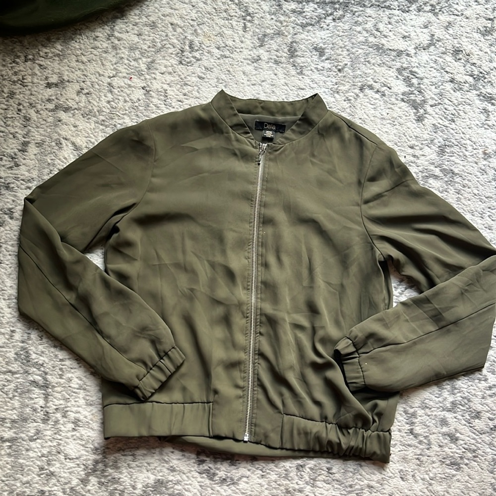 Dalia silky bomber jacket

Olive green